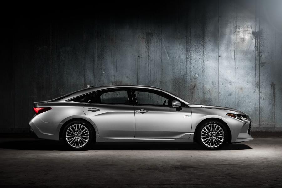  Toyota Avalon Hybrid Limited 2018 года  (фото 5 из 34)